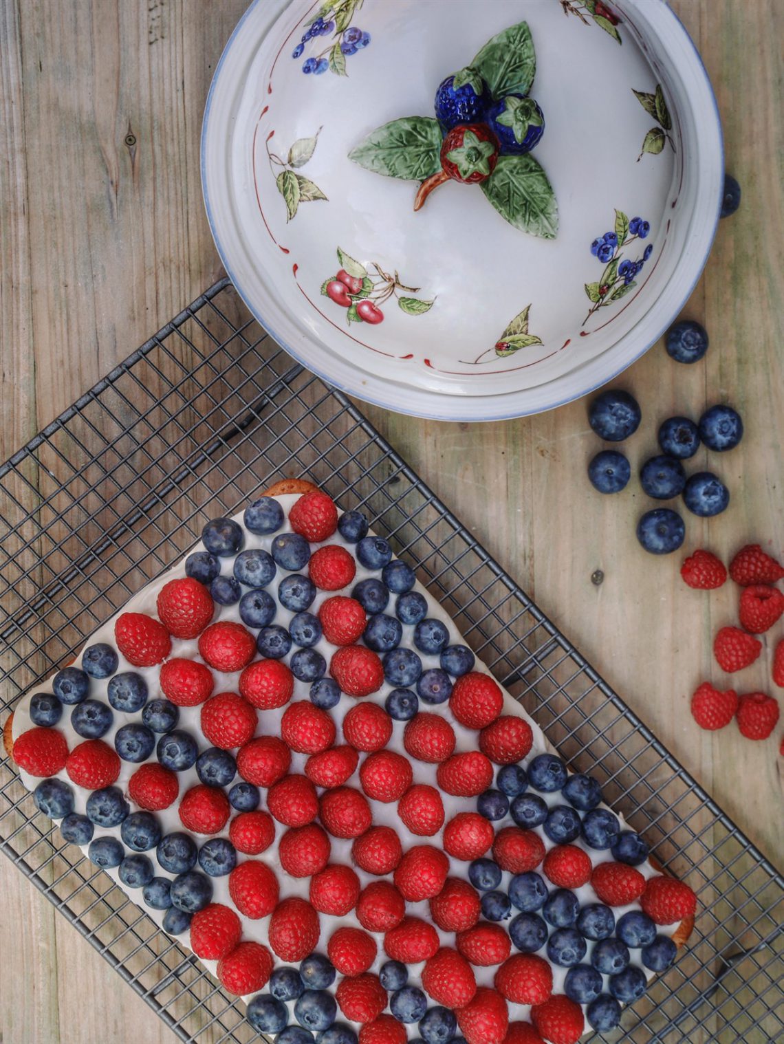 Union Jack British cake. Best cooking recipes with step-by-step photos.