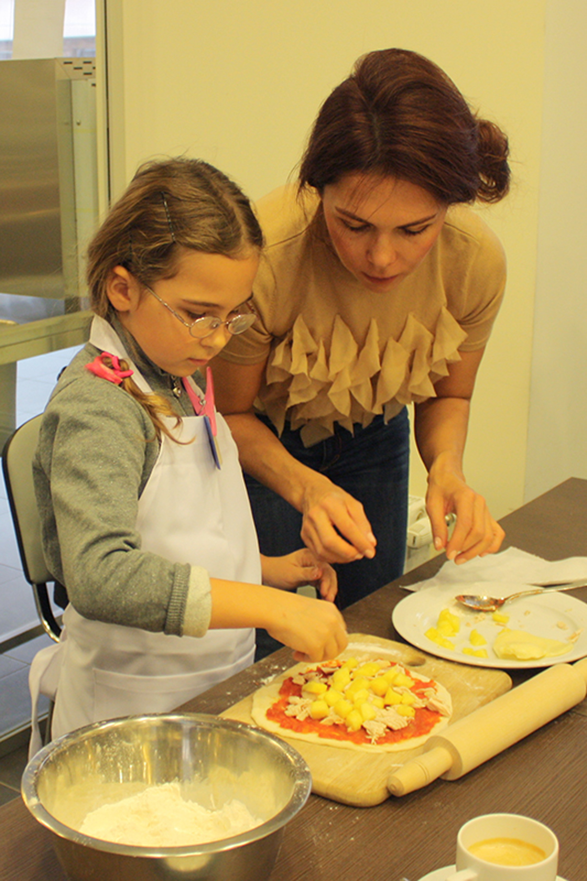 Pizza with kids. How to cook dinner for mom. Cooking classes in Odessa.
