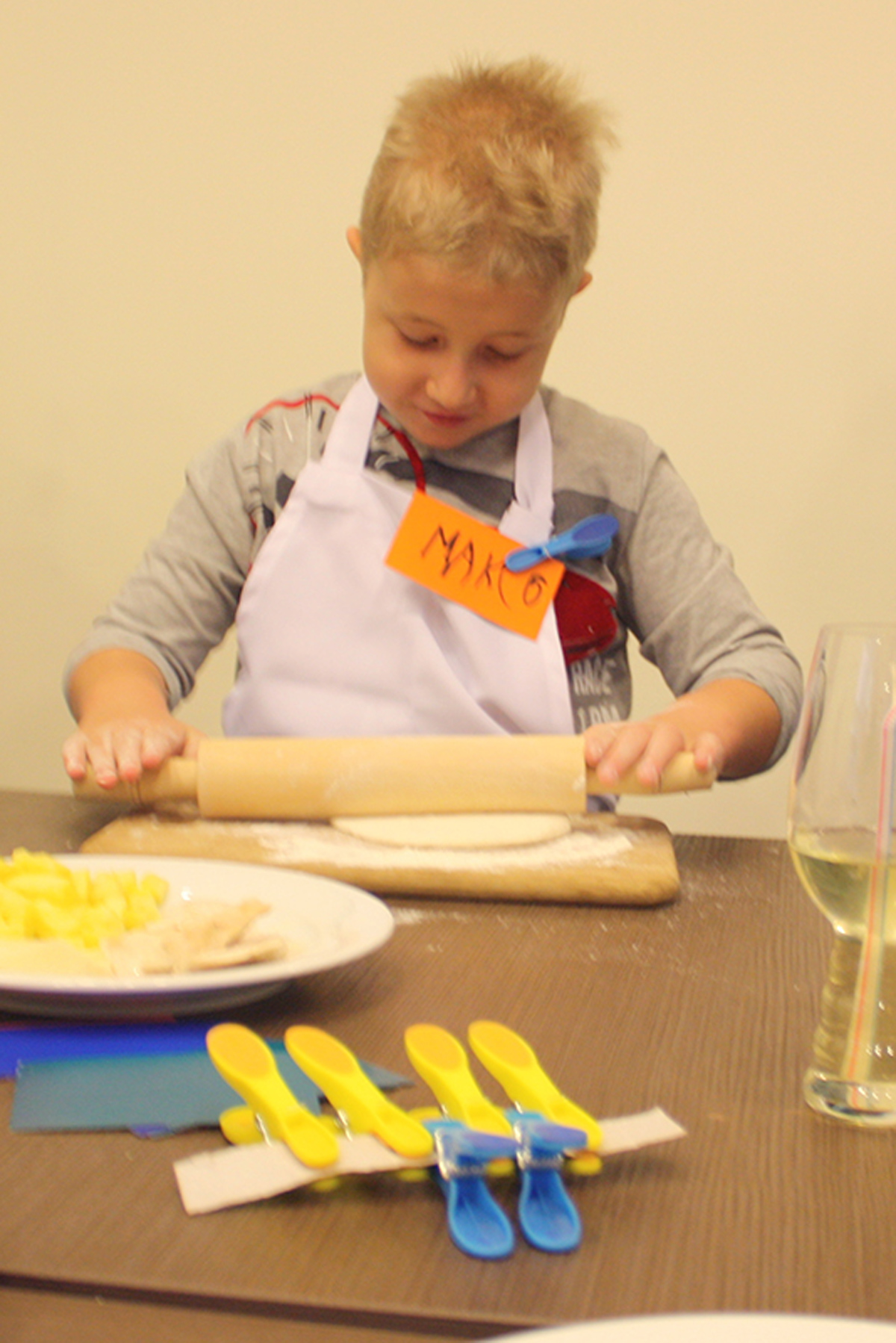 Kids make cookies. How to cook dinner for mom. Cooking classes in Odessa.
