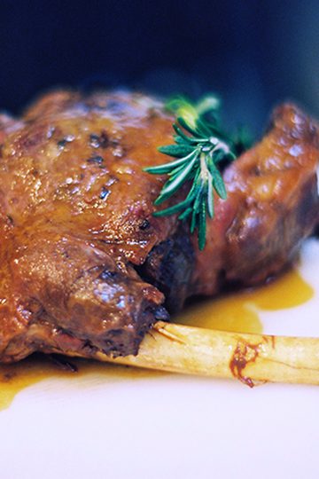 Abruzzi-style leg of lamb. Best cooking site with simple culinary recipes