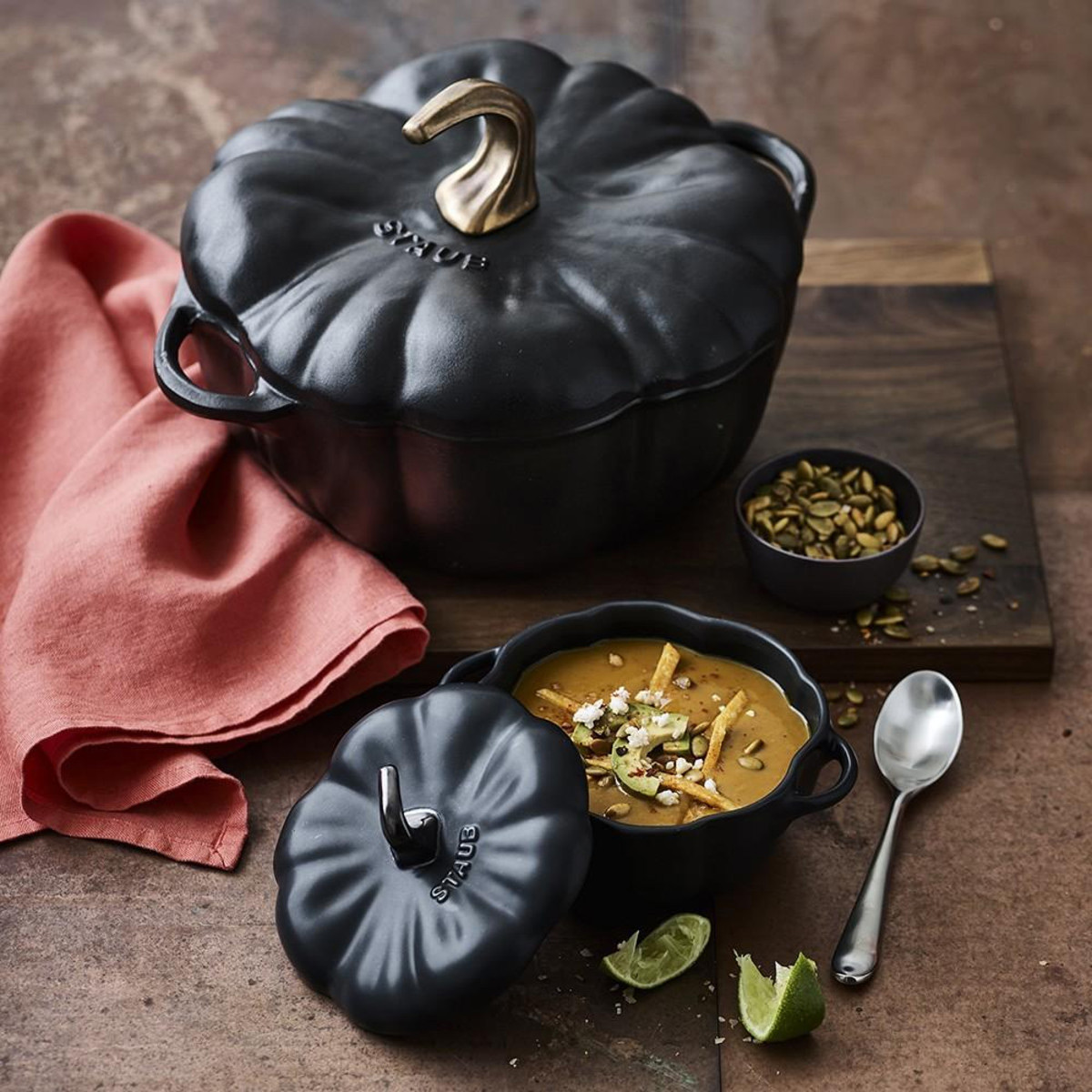Staub cast iron cocotte made in black color. Maria Kalenska blog about Odessa