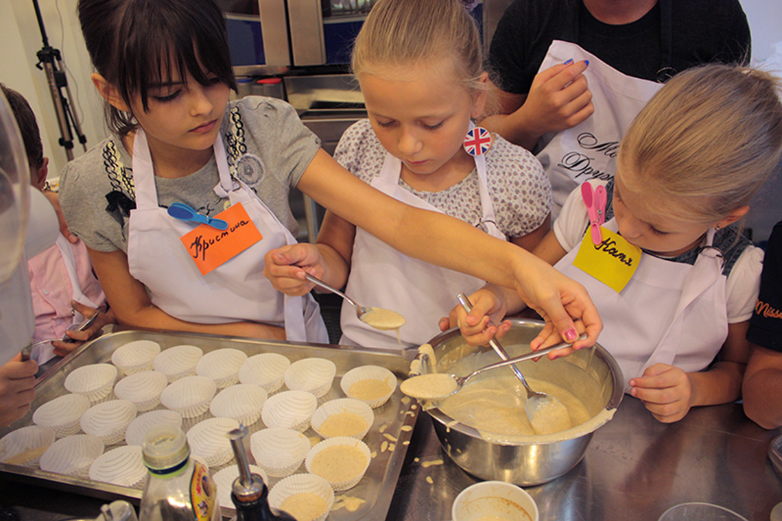 Chocolate cups. Cooking lesson for children. Сooking school "My Odessa Cuisine".