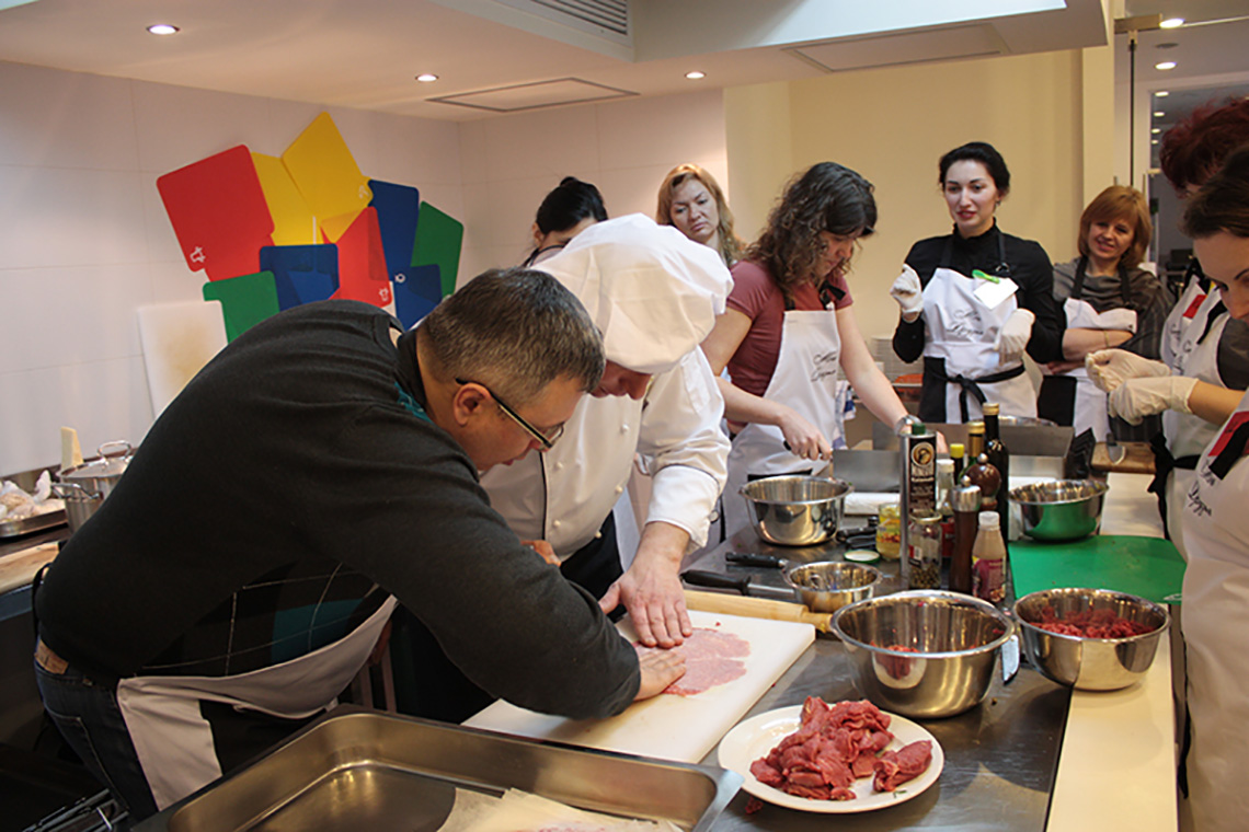 How to cook meat. Course "Culinary Traditions of Northern Italy". Cooking school in Ukraine.