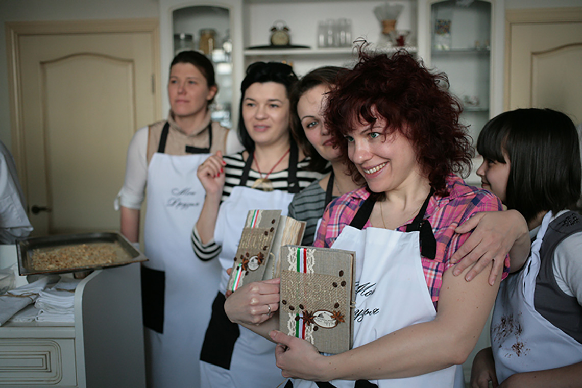 Participants with gifts. Course "Culinary Traditions of Northern Italy". Cooking school in Ukraine.