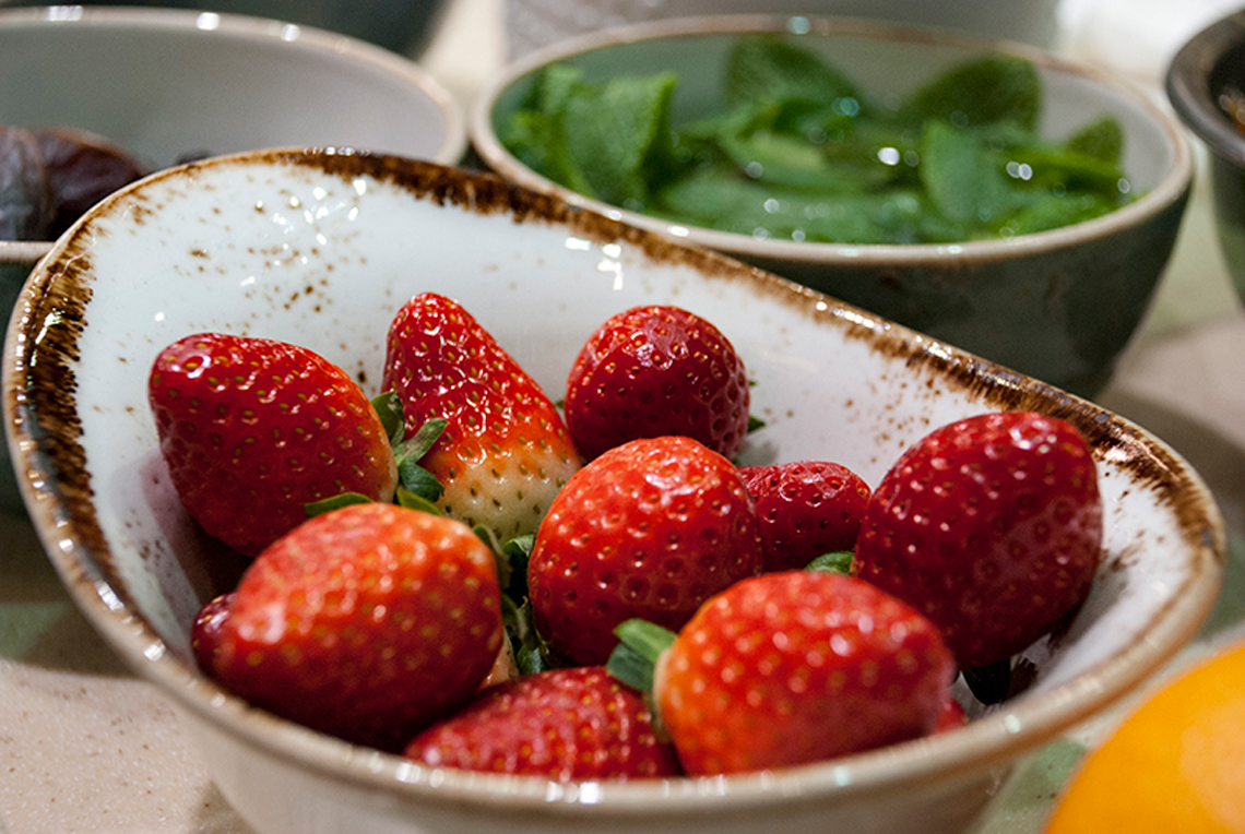 Strawberries. Christmas Dessert Pavlova Wreath. Cooking class in “My Friends” cooking school.