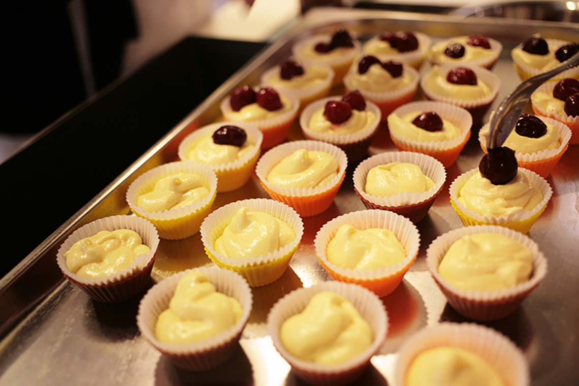 Muffins with berries. Pastry lesson "Sweet Secrets". Cooking school in Ukraine.