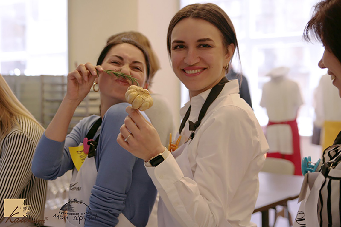 Урок «Sunday Roast» об английской традиции барбекю и о том, как правильно разделывать и жарить баранину. Кулинарная школа «Мои друзья» в Одессе.