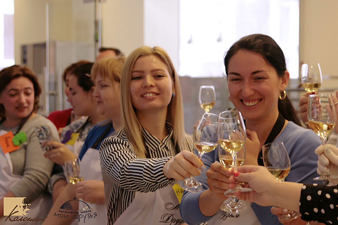 Wine tasting. Lesson “Sunday Roast”. Cooking class at “My Friends” cooking school in Odessa.