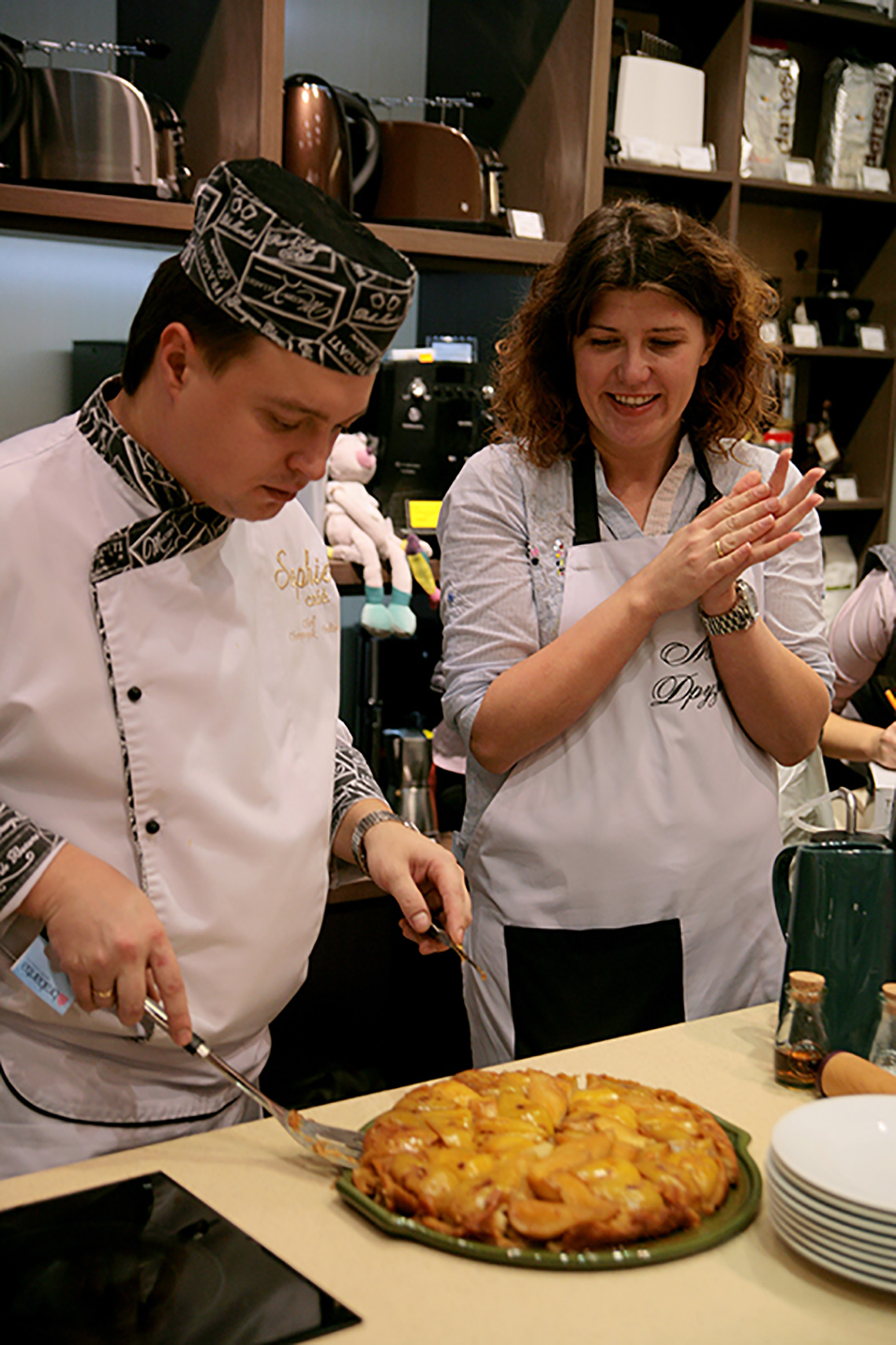 Готовый пирог. Кулинарная школа «Мои друзья» провела цикл кулинарных мастер-классов для сети магазинов посуды Promenu.