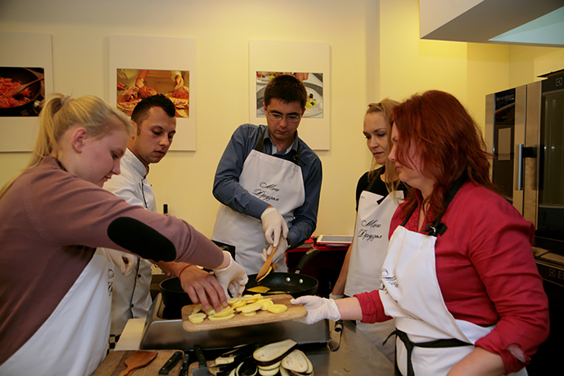 Culinary team building for Marfin Bank with chef Alexander Stefoglo: tzatziki, Cretan salad, revani cake and Greek moussaka. Cooking classes in Ukraine.