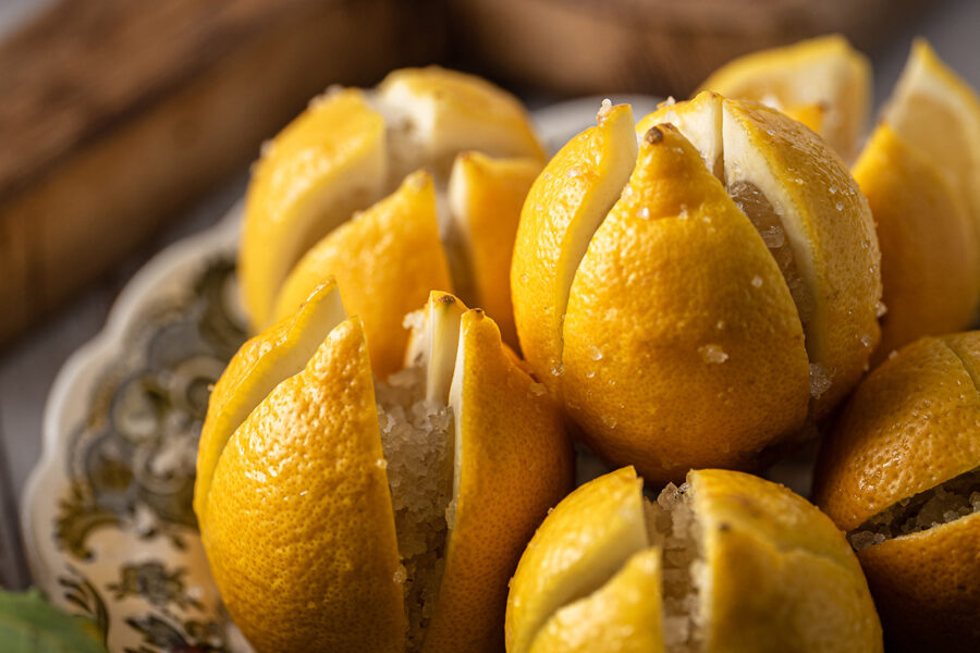 Соленые лимоны со специями
