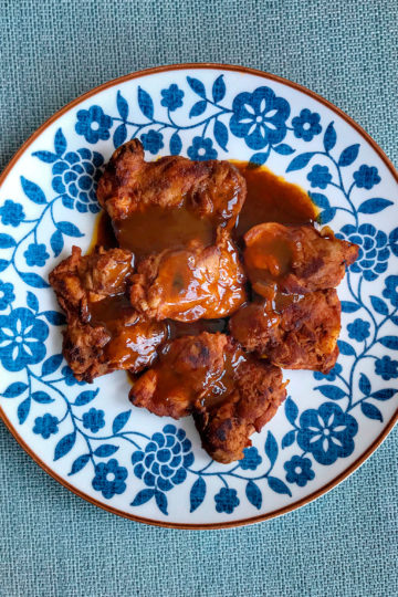 Spicy chicken with paprika by Andrei Velichko. Tasty recipes online from famous chefs.