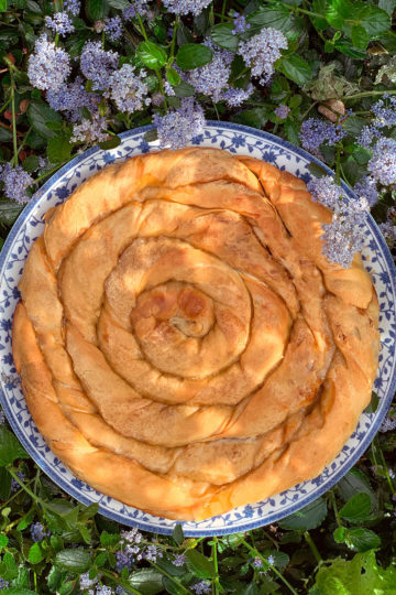 Apple vertuta pastry. Delicious recipes from famous chefs.