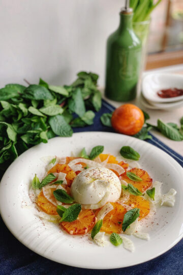 Burrata salad with Sicilian oranges. The best culinary blog for cooking at home.