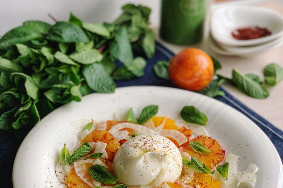 Burrata salad with Sicilian oranges. The best culinary blog for cooking at home.