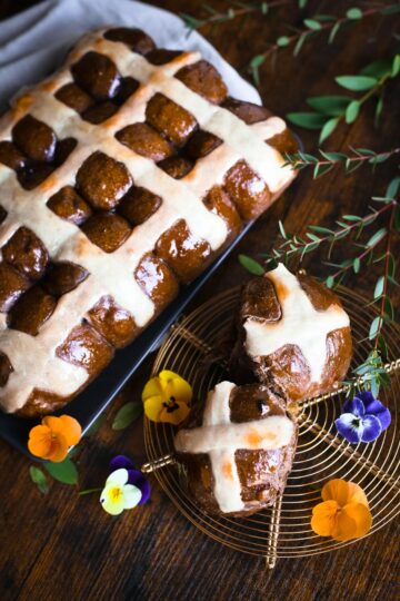 Chocolate cross buns by Mykola Nevrev on the best culinary blog for cooking at home.