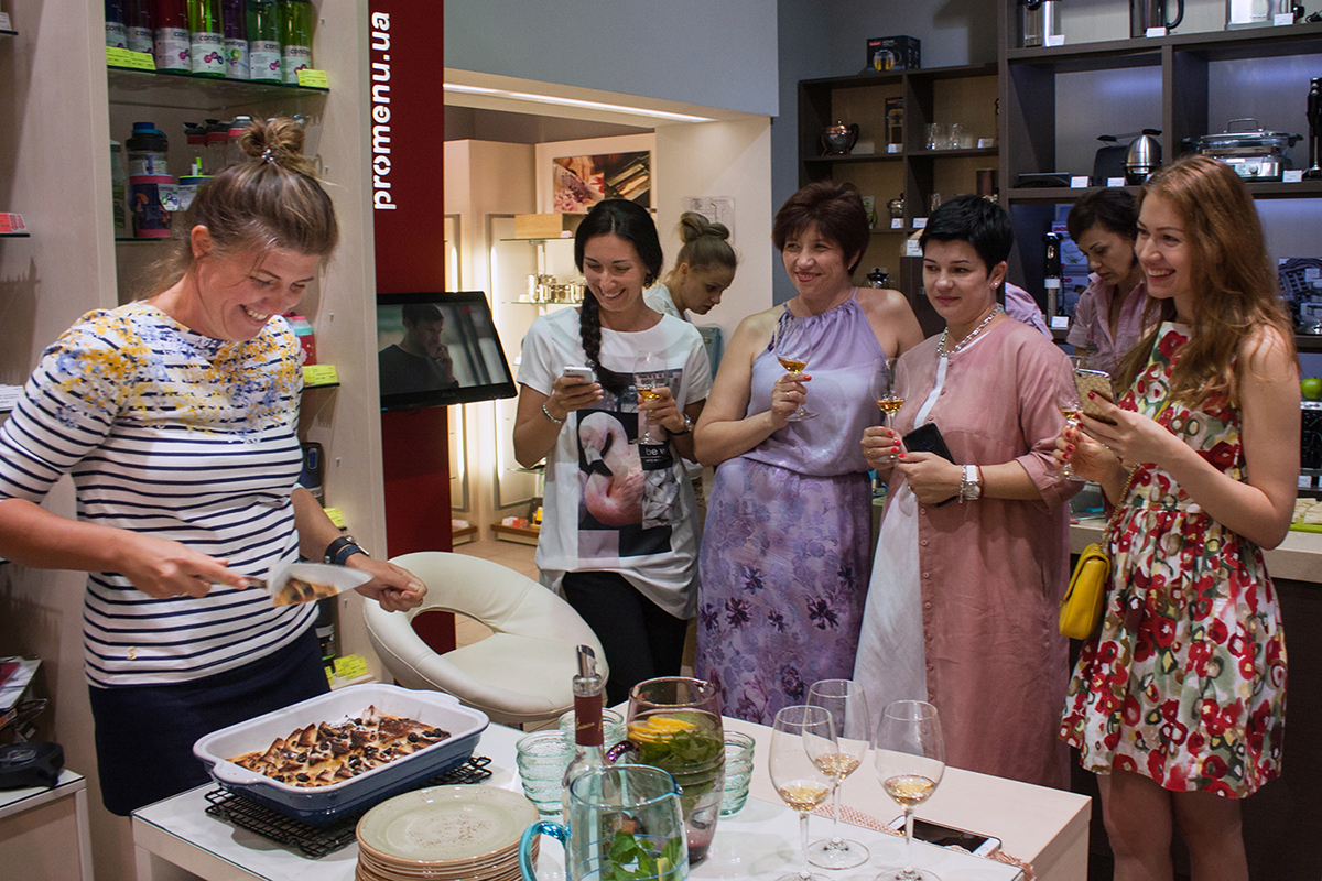 Lesson "Happiness is in Simple Things" at Promenu. Cooking class in “My Friends” cooking school.